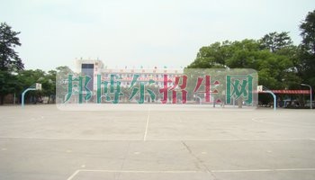 瀘縣建筑職業(yè)中專學校2016年報名條件、招生對象