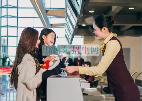 女生學民航商務(wù)