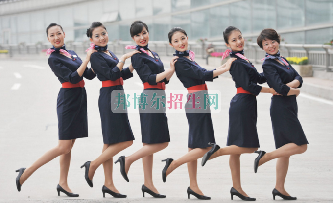 成都學航空服務(wù)哪個學校好