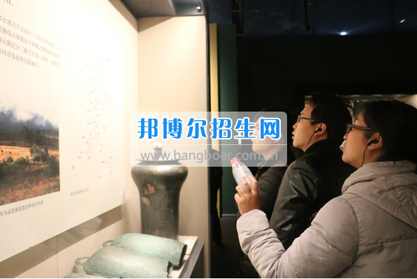 成都市洞子口職業(yè)高級(jí)中學(xué)組織師生開展百里中軸看成都主題研學(xué)活動(dòng)