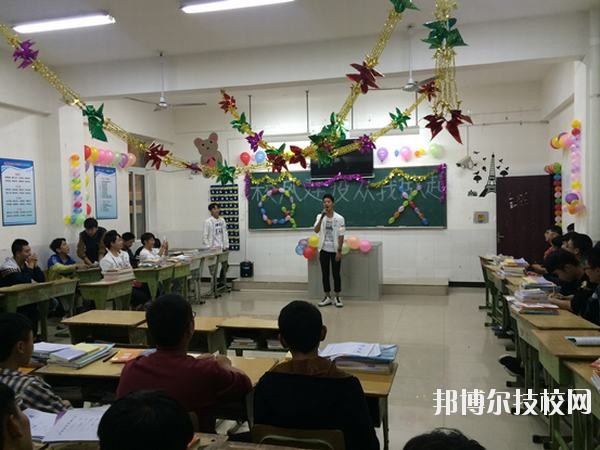 眉山市技工學(xué)校2020年報名條件、招生要求、招生對象