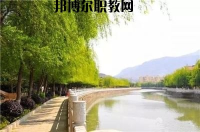 華坪縣職業(yè)高級(jí)中學(xué)網(wǎng)站網(wǎng)址