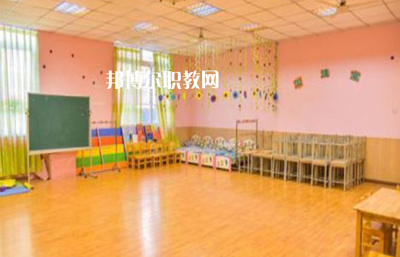 湖北2020年女生讀什么幼師學校