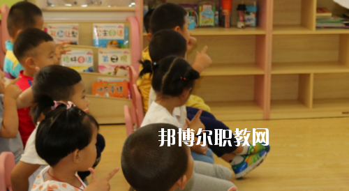 貴州2020年男生在幼師學(xué)校學(xué)什么好