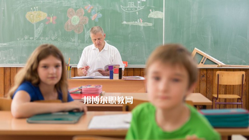 成都2021年女生學幼師學校有前途嗎