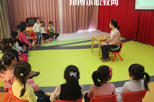 成都2021年女生讀幼師學(xué)校