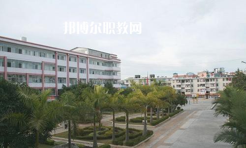 思茅衛(wèi)生學(xué)校2021學(xué)費(fèi)、收費(fèi)多少