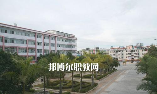 云南省普洱衛(wèi)生學(xué)校2021年學(xué)費(fèi)、收費(fèi)多少