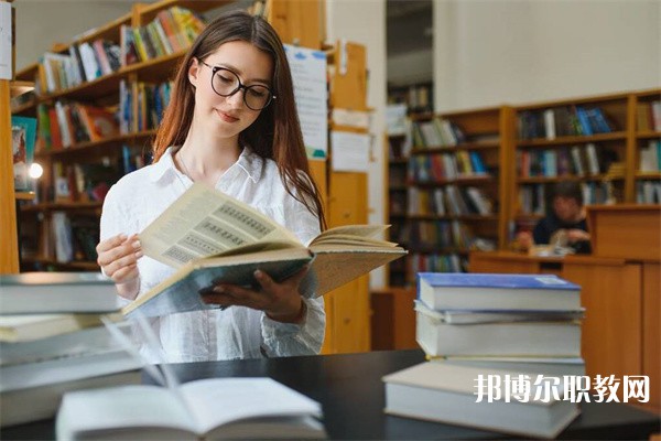 湖南哪里的中專學校能讀休閑體育服務(wù)與管理專業(yè)