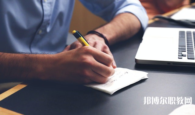 云南哪里的中專(zhuān)學(xué)校能讀計(jì)算機(jī)平面設(shè)計(jì)專(zhuān)業(yè)