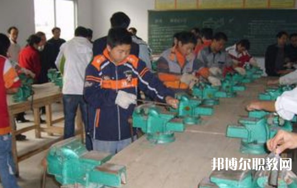 四川2025年初中生能讀的電工學校
